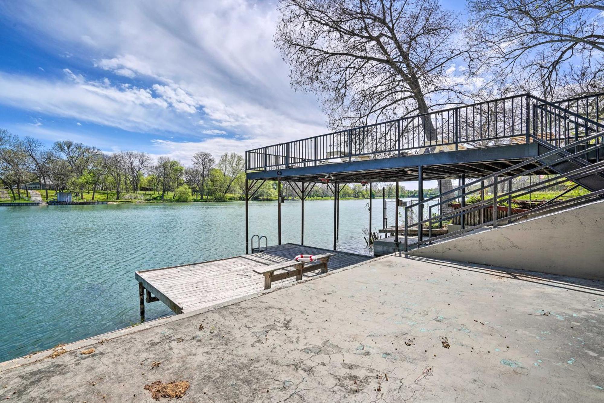 Waterfront Guadalupe River Lodge Home With Dock! Seguin Exteriör bild